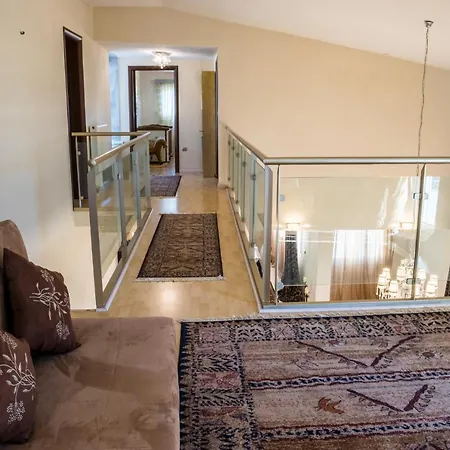 Luxury With Great Views Near Airport Villa