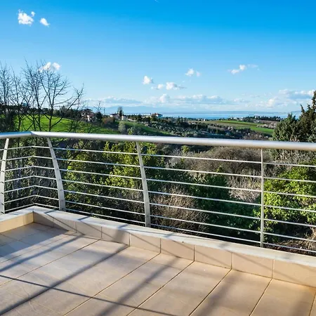 Luxury With Great Views Near Airport