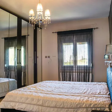 Luxury With Great Views Near Airport *
